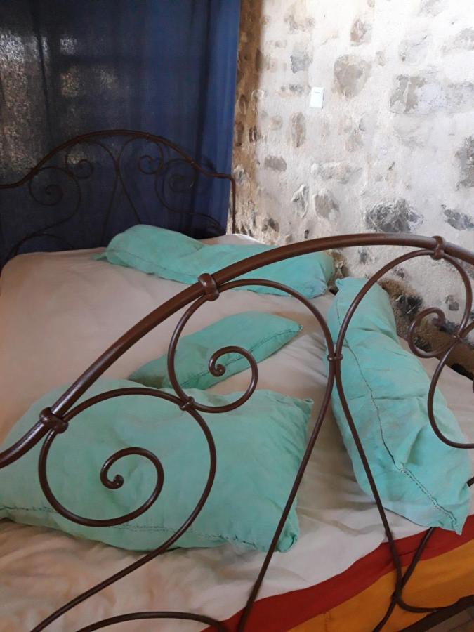 Nid De Poussins Apartment Vaumeilh ภายนอก รูปภาพ
